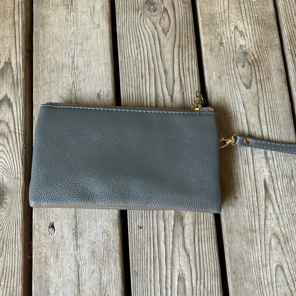 Micheal Kors grey wristlet  / wallet - Picture 3 of 7